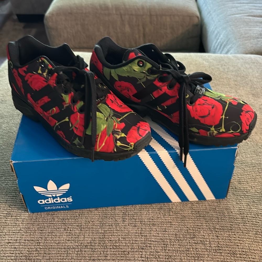 Addidas rose shoes